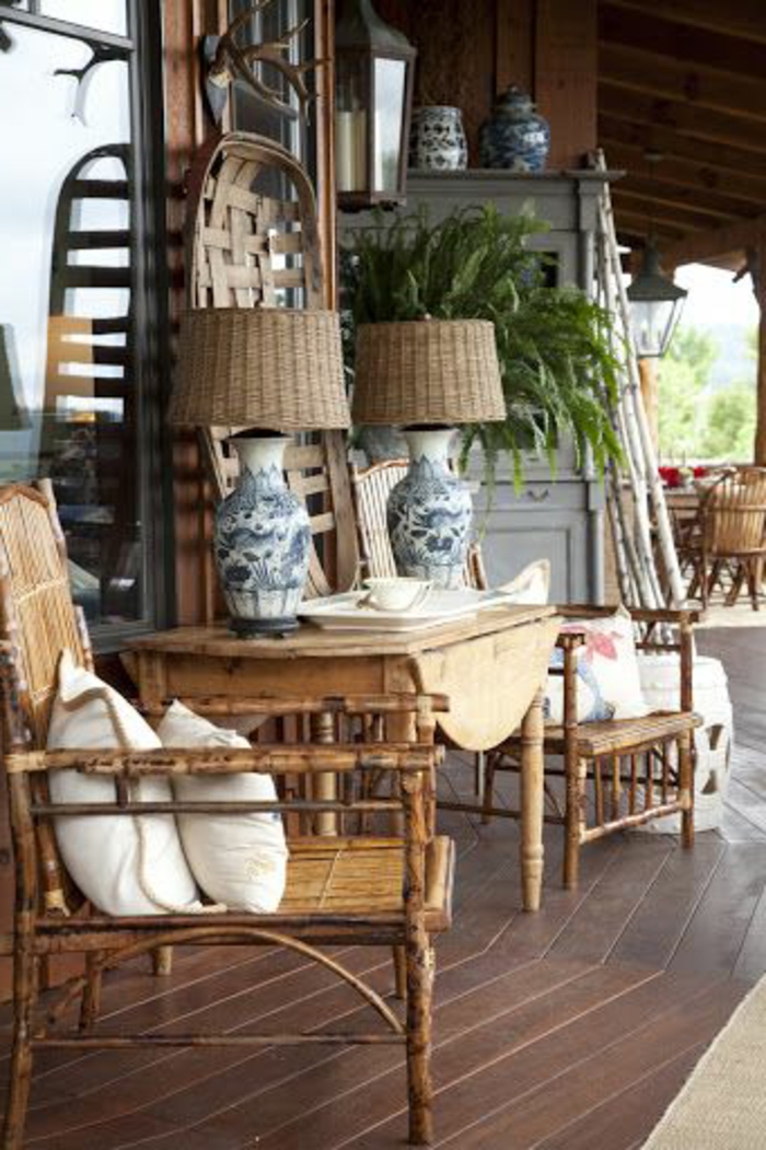 meubles-bambou-pas-cher-pour-la-verande-de-la-maison-sol-en-planchers-en-marron-foncé