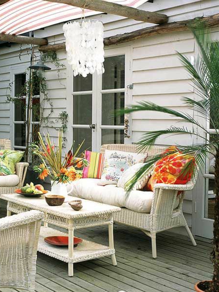 meubles-bambou-pour-la-veranda-devant-la-maison-canapé-beige-en-bambou