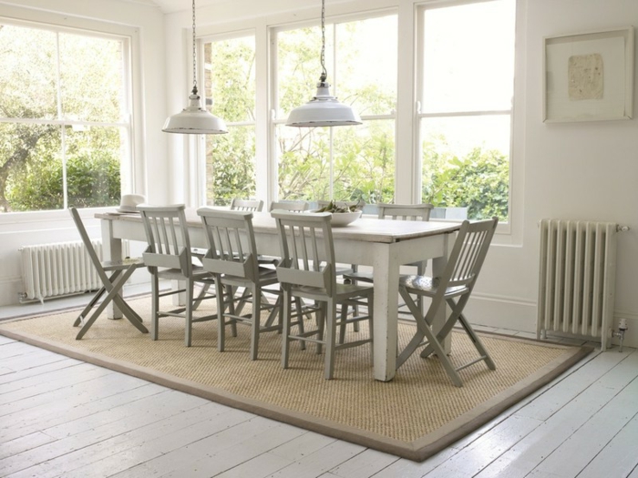 pour-votre-salon-un-tapis-beige-style-jonc-de-mer-original-idée-salle-à-manger