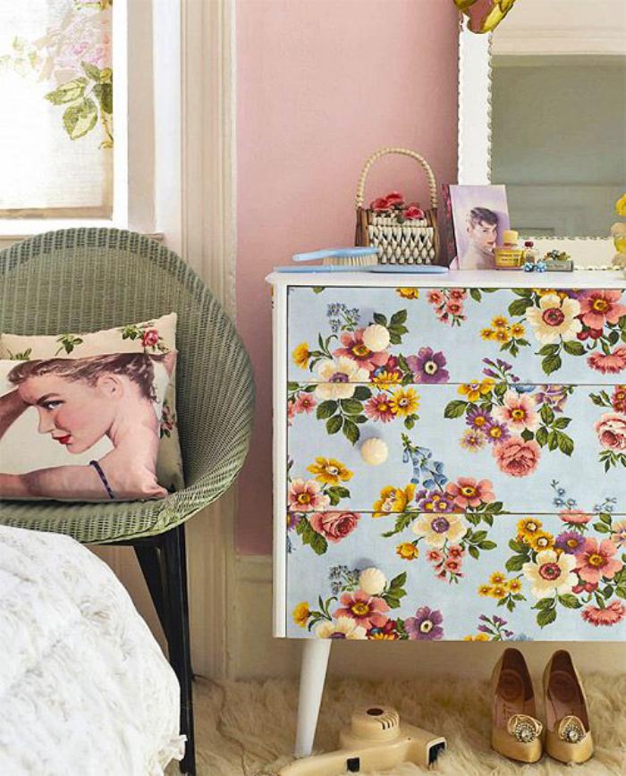 relooker-des-meubles-commode-à-papiers-peints-floraux-magnifiques