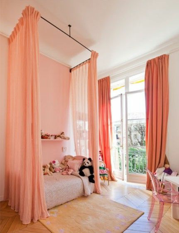 rideaux-pas-cher-pour-la-chambre-d-enfant-fille-avec-interieur-rose-chambre-barbie