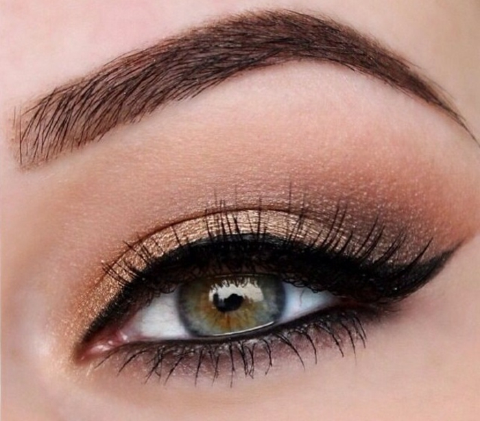 se-maquiller-avec-ombres-maquillage-yeux-bleu-vert-eyeliner-oeil-jolie-resized