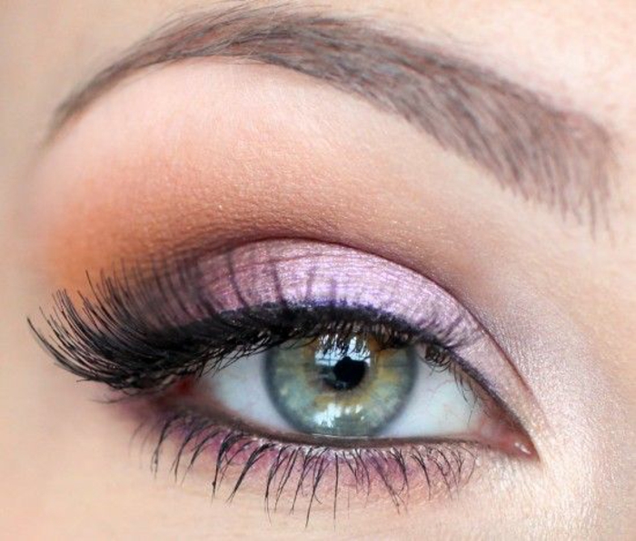 se-maquiller-avec-ombres-maquillage-yeux-bleu-vert-eyeliner-rose-resized