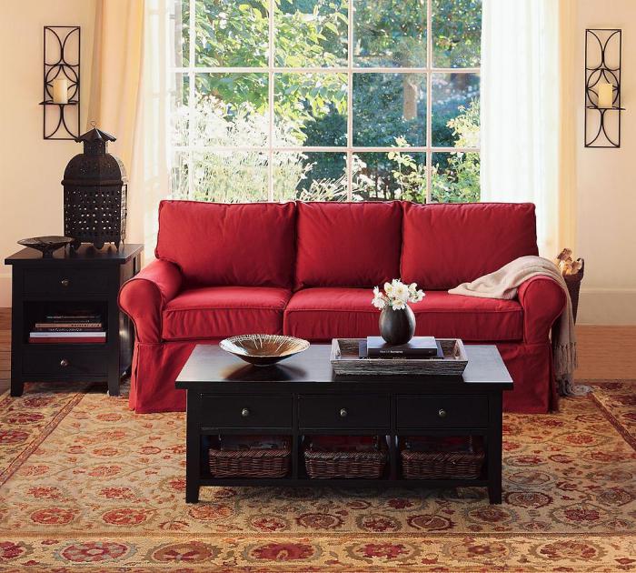 table-basse-avec-tiroir-et-étagère-en-bois-noir-sofa-rouge