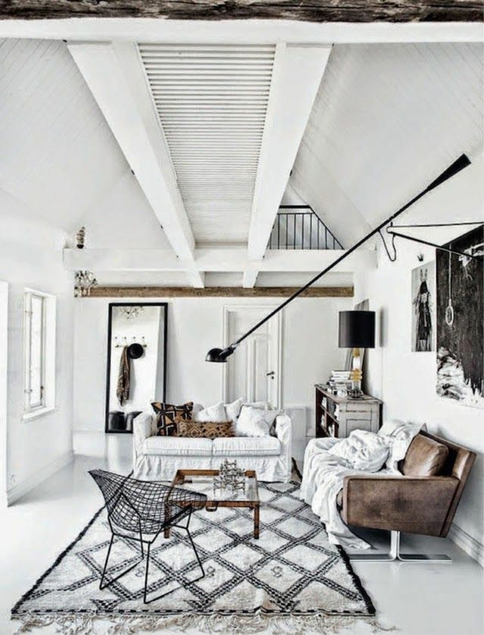 tapis-gris-blanc-dans-le-salon-contemporain-avec-meubles-scandinaves-murs-blancs