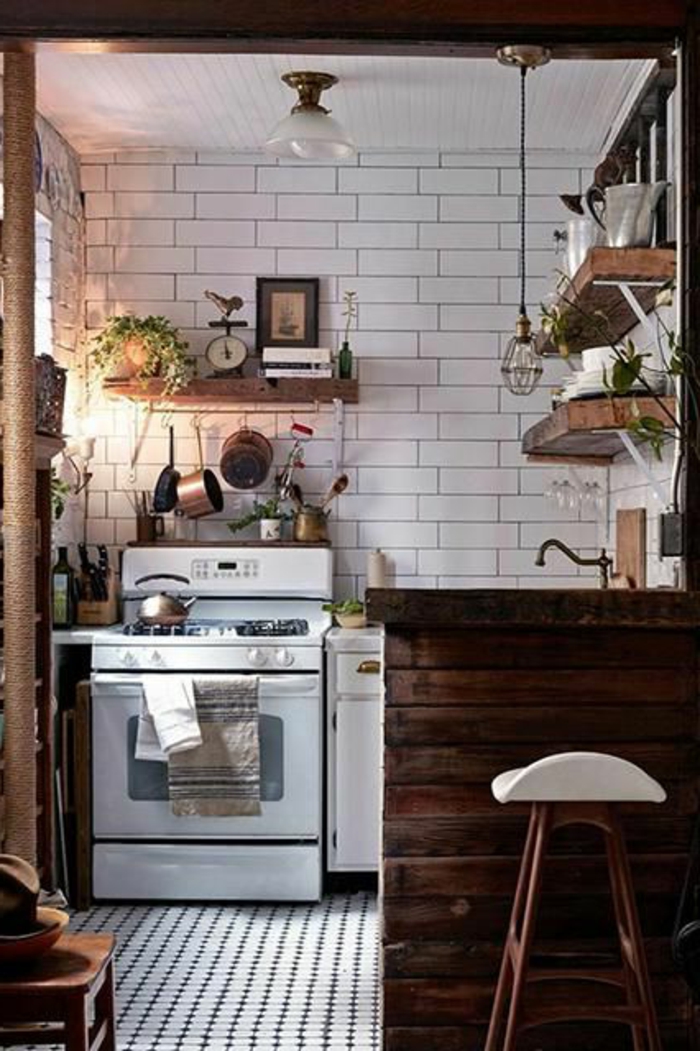 une-jolie-cuisine-de-style-rustique-avec-meubles-en-bois-massif-comment-les-aménager