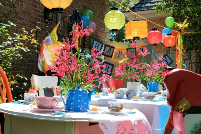 walt-disney-alice-au-pays-des-merveilles-idées-déco-table-anniversaire-jardin