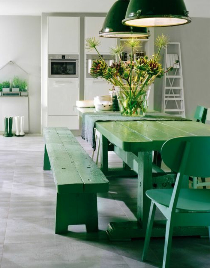 0-44-jolis-meubles-symbolique-de-couleur-vert-pour-bien-aménager-la-cuisine-table-en-bois-vert