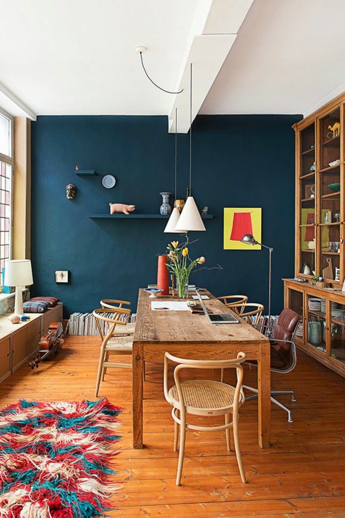 1-accorder-les-couleurs-dans-la-salle-à-manger-complete-pas-cher-chaises-en-bois-clair-table-en-bois