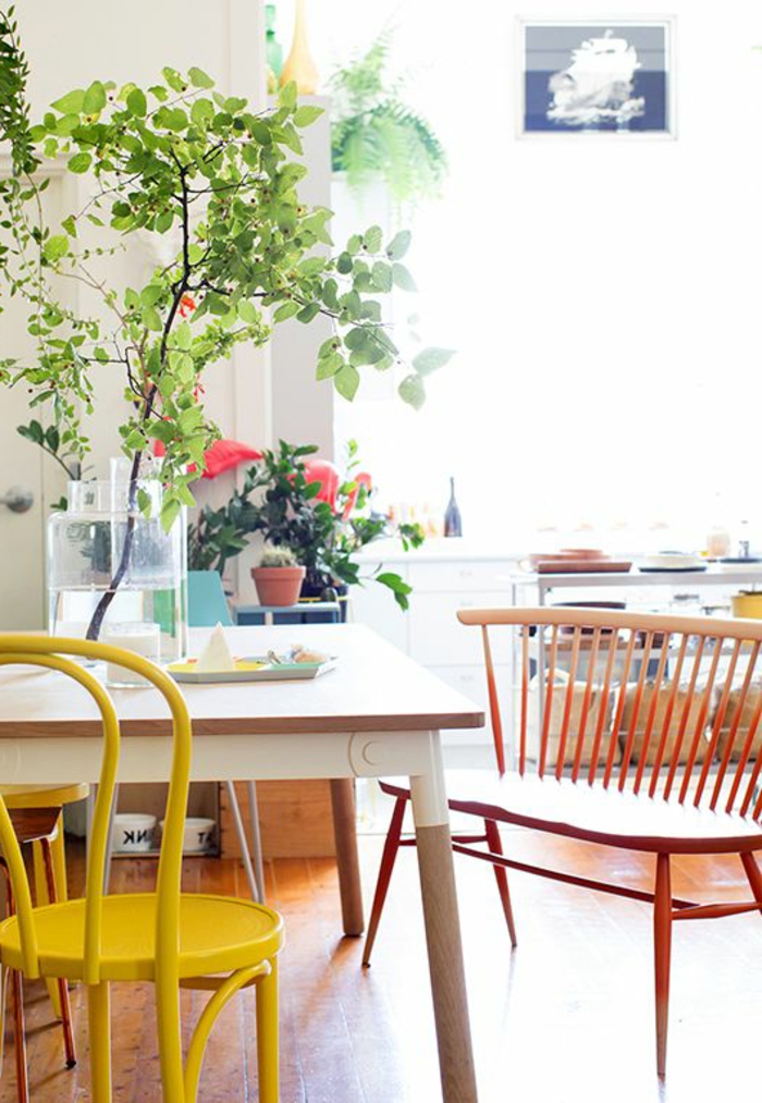 1-accorder-les-couleurs-dans-la-salle-à-manger-de-style-scandinave-avec-meubles-en-bois-clair