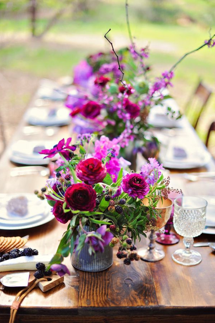 1-bouquet-garnis-coloré-pour-bien-decorer-la-table-avec-un-joli-bouquet-de-fleurs