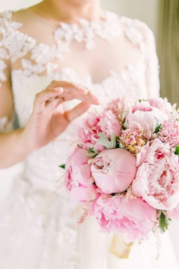 1-bouquet-mariée-pivoine-rose-bouquet-de-mariée-rond-pour-le-grand-jour-de-mariage
