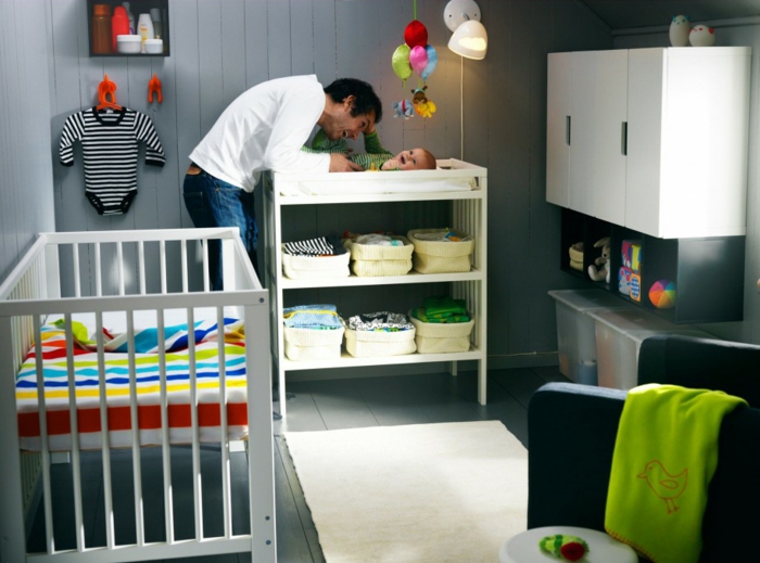 1-idée-chambre-bébé-decoration-originale-jouets-lit-bébé-et-papa