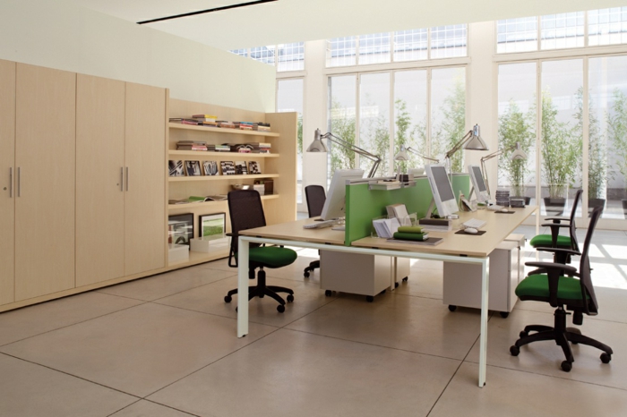 1-joli-bureau-feng-shui-avec-beaucoup-de-lumière-et-meubles-en-bois-clair-sol-en-arrelage