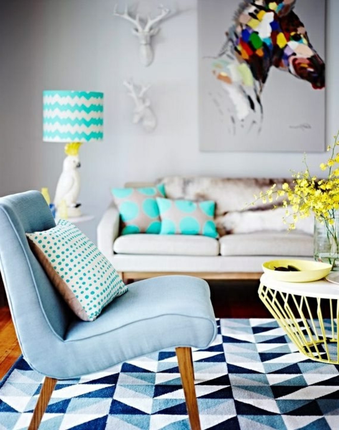 1-joli-salon-avec-lampe-de-salon-moderne-colorée-de-couleur-bleu-meubles-d-intérieur-scandinaves
