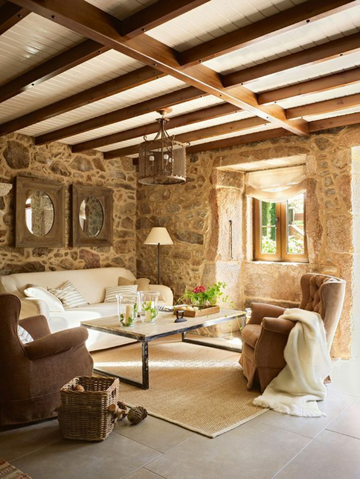 1-joli-salon-avec-tapis-en-rotin-et-table-en-bois-clair-plafond-sous-combles-joli-salon-lumineux