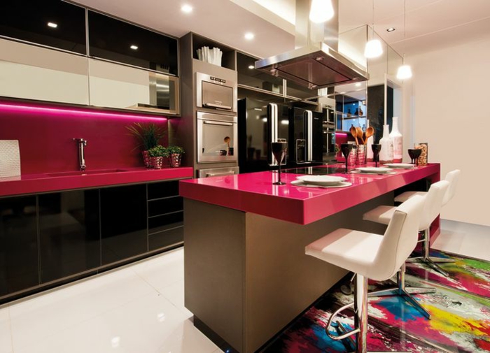 1-jolie-cuisine-avec-couleur-hexa-pour-les-meubles-et-un-tapis-coloré-dans-la-chambre-à-manger