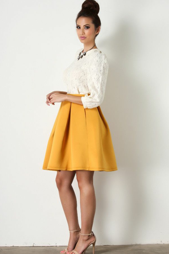 1-jupe-sequin-de-couleur-jaune-pour-les-filles-modernes-et-chic-cheveux-marrons-fille-moderne