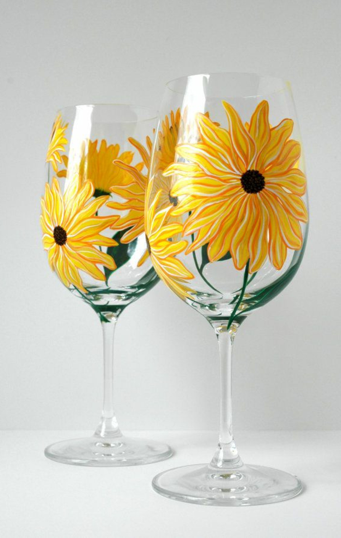 1-la-beaute-de-les-verres-à-vin-design-avec-tournesols-jaunes-une-jolie-verre-a-vin
