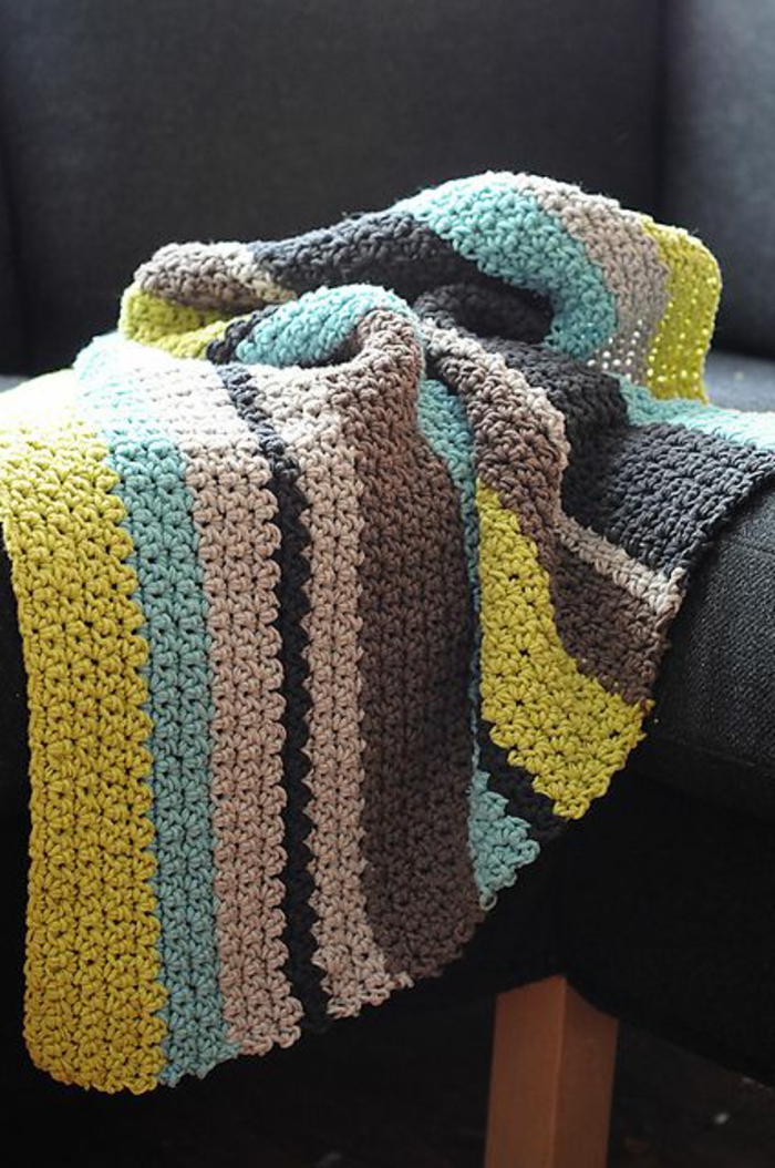 1-plaid-pas-cher-tricote-colore-canape-gris-plaid-polaire-pour-le-canape-dans-le-salon