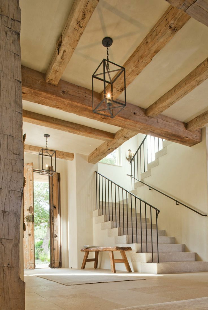 1-poutre-bois-massif-pour-decorer-bien-l-interieur-de-la-maison-avec-bois-clair-escalier-beige