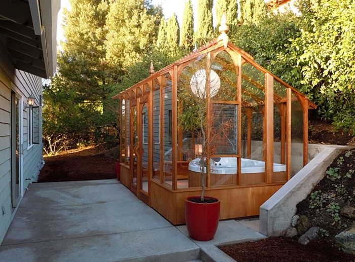 1-une-jolie-véranda-en-kit-pour-votre-jardin-moderne-une-jolie-construction-en-bois