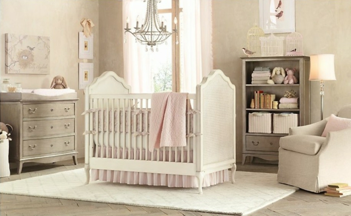 belle-idée-déco-chambre-bébé-tableau-meuble-lit-oreiller-réaliser