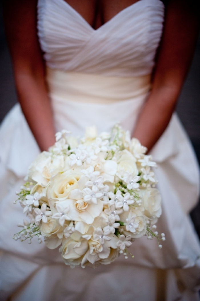 Pourquoi opter pour un bouquet de mariée rond? La réponse – en 53 photos!
