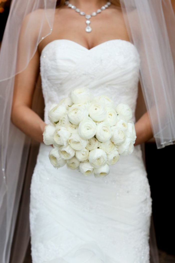 bouquet-mariée-pivoine-blanche-bouquet-mariée-original-avec-fleurs-blancs