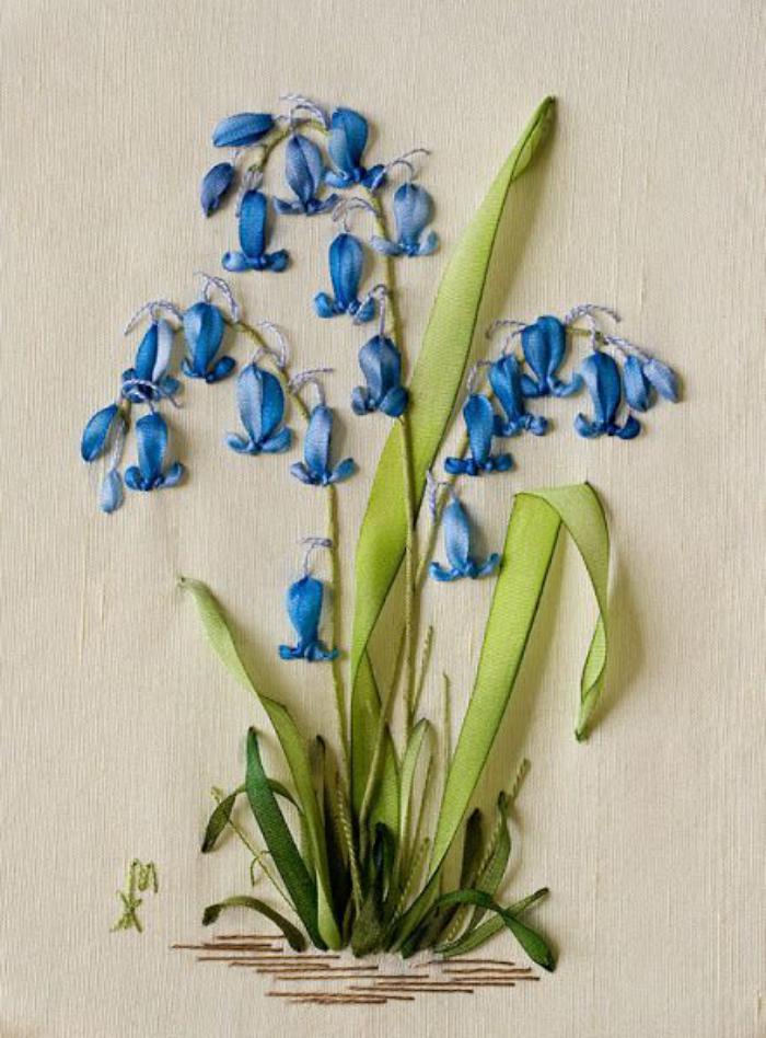 broderie-au-ruban-hyacinthe-bleue-romantique