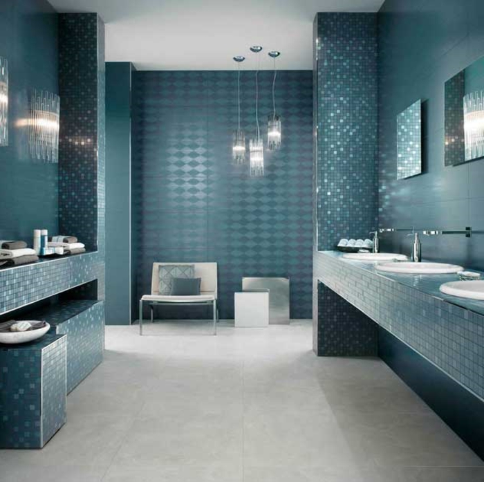 carrelage-sol-salle-de-bain-aménagement-luxueuse-mosaique-en-bleu