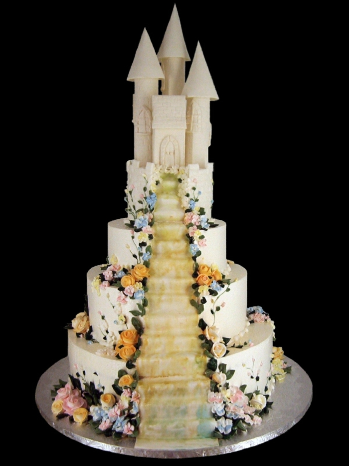 chateau-gateau-mariage-étages-gâteau-château-blanc-fondant-fleurs-déroration-gateau