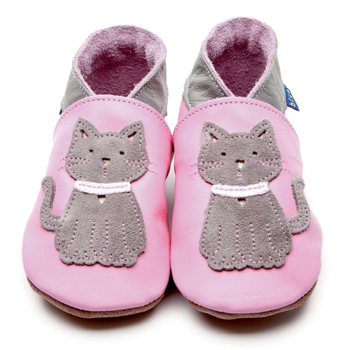 chaussures-enfants-pantoufles-bébé-jolie-image-chats-chatons-en-rose