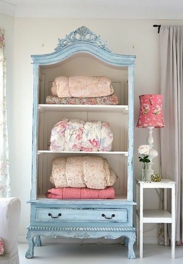 conforama-armoire-enfant-en-bois-de-couleur-bleu-ciel-pour-la-chambre-d-enfant-mur-beige