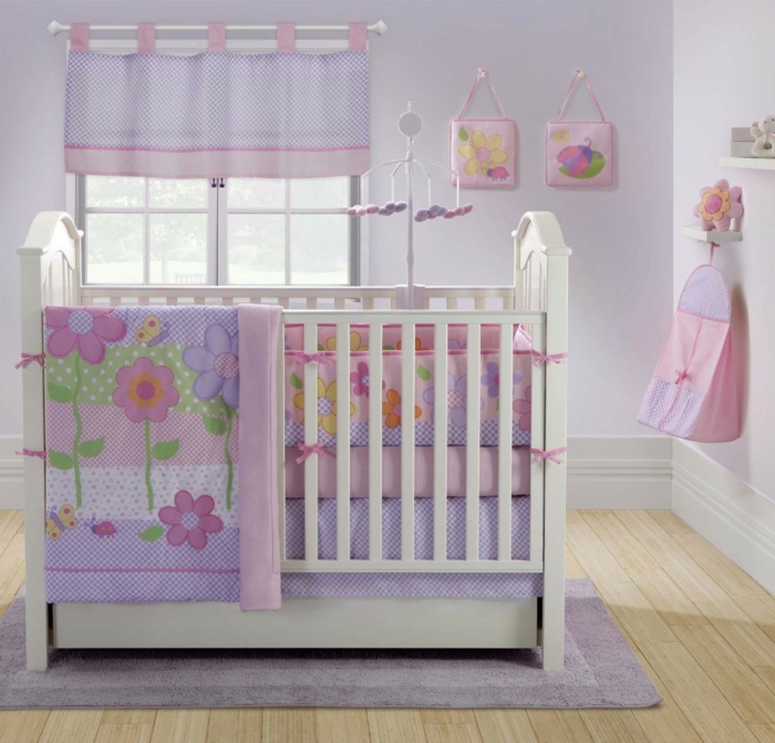 deco-chambre-bebe-fille-belle-en-couleur-idées-originalies-violet