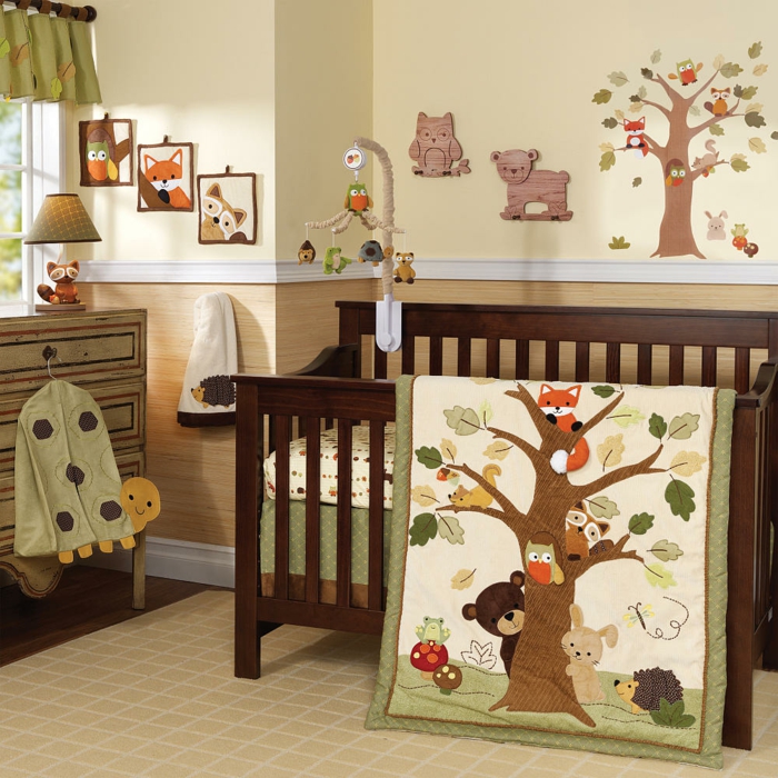 décoration-chambre-bébé-fille-comment-décorer-lits-à-barreaux-lit-beige