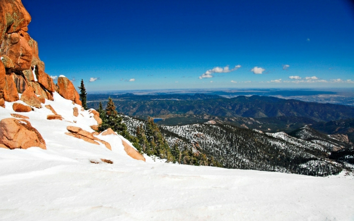 enneigement-pyrénées-fantastique-image-montagne-neige-vue-panoramique
