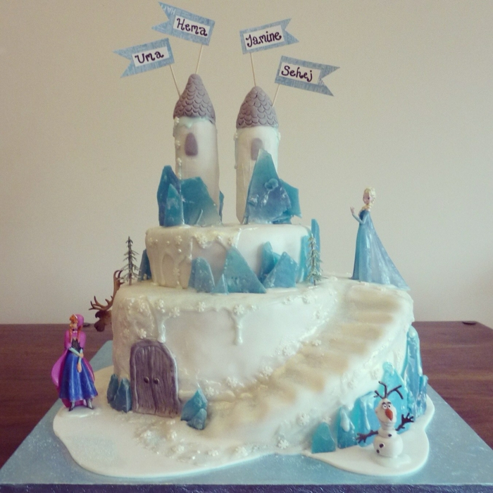 gâteau-frozen-anniversaire-gateau-chateau-cool-idée-déco-gateau-anniversaire