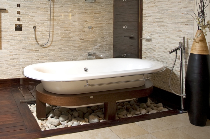 idée-carrelage-salle-de-bain-faire-à-soi-même-professionnel-baignoire-pierres