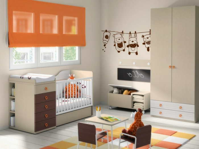 idée-chambre-bébé-decoration-originale-jouets-lit-bébé-orange