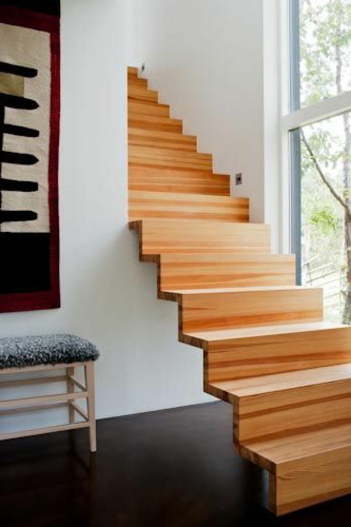joli-design-pour-fabriquer-un-escalier-en-bois-escalier-tournant-en-bois-clair-massif