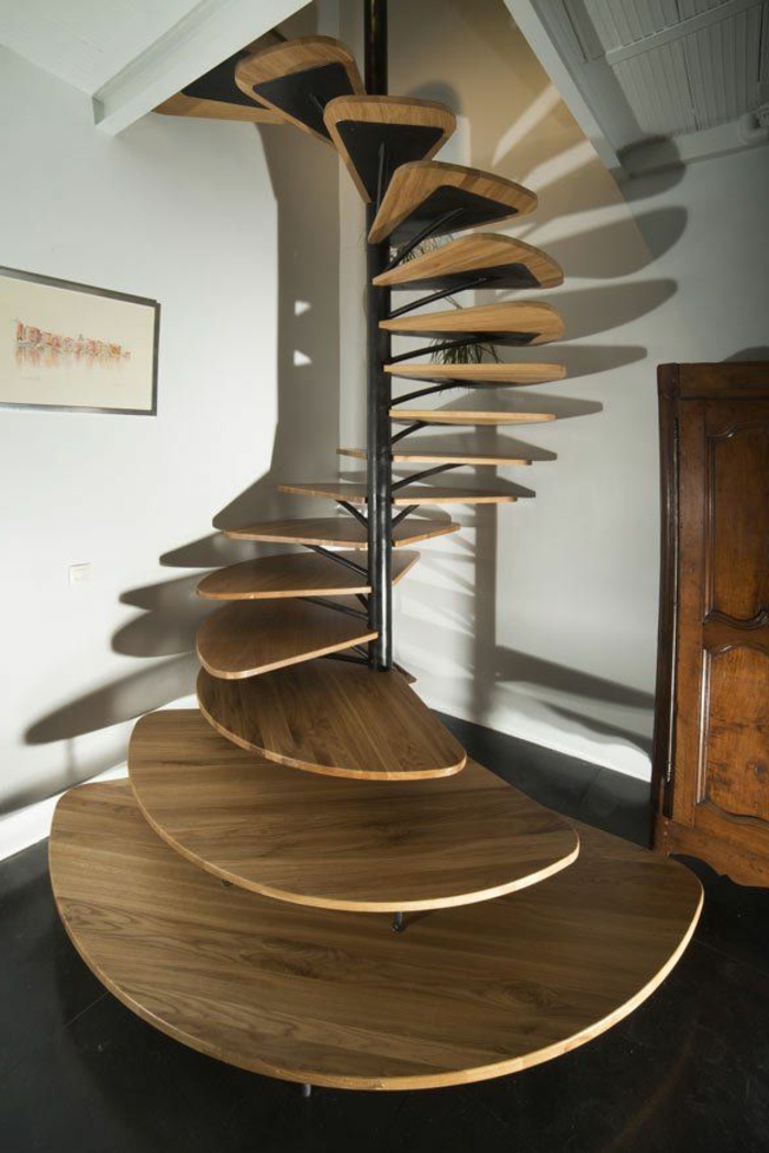 joli-design-pour-fabriquer-un-escalier-en-bois-escalier-tournant-en-bois-clair