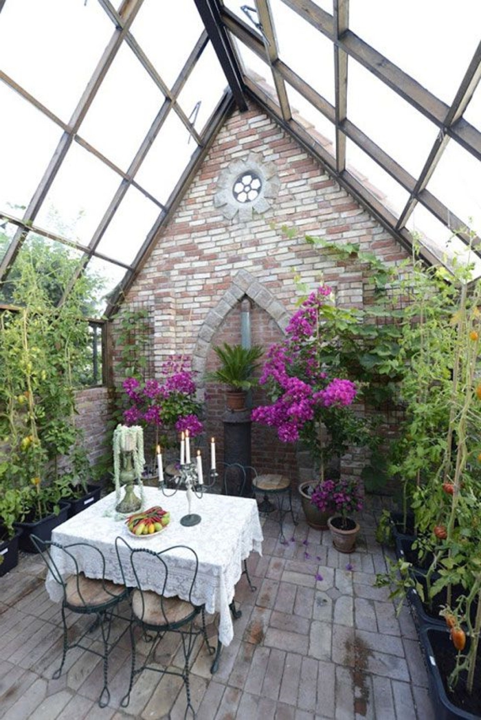 jolie-vérandas-en-kit-avec-murs-et-plafond-en-verre-meubles-de-jardin-pour-la-véranda-dans-le-jardin