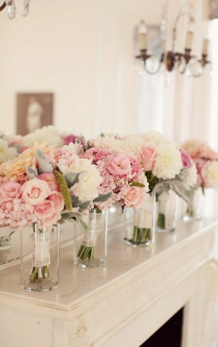 Un gros bouquet de fleurs pour créer une décoration de table