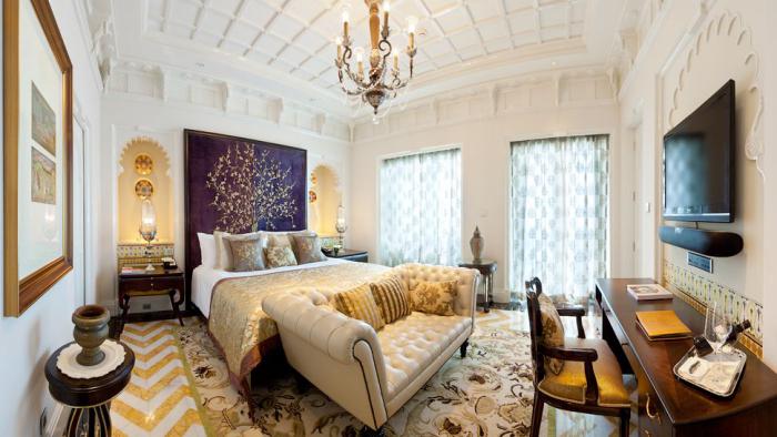 palais-indien-ambiance-majestueuse-dans-une-chambre-d'hôtel