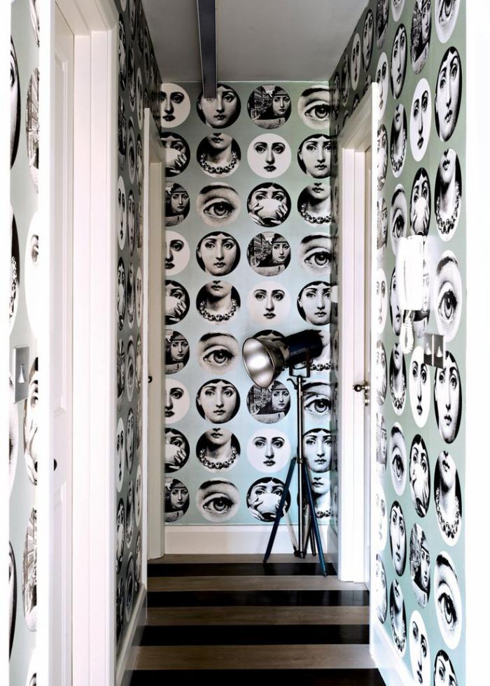 papier-peint-de-couloir-motif-visages-féminines