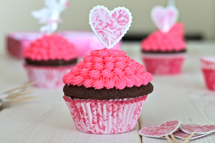 petit-gateau-cupcake-recette-déco-gateau-cupcake-chocolat-glacage-pour-cupcake-coeur