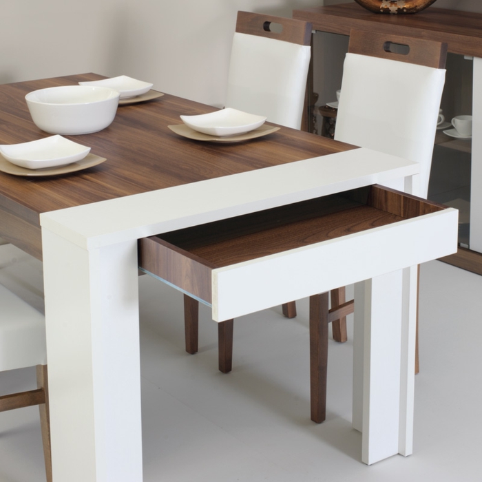 petite-table-pliante-cuisine-salle-à-manger-chaises-belles-stylée-bois-et-blanc-extensible-table 