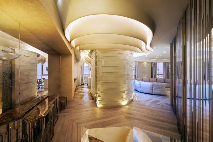 plafond-lumineux-entrée-d'hôtel-glamoureux-original