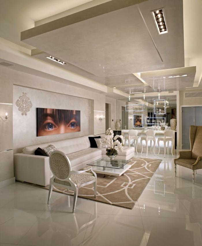 plafond-lumineux-salle-de-séjour-blanche-avec-plafond-suspendu